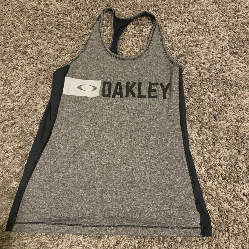 Woman’s Oakley tank top